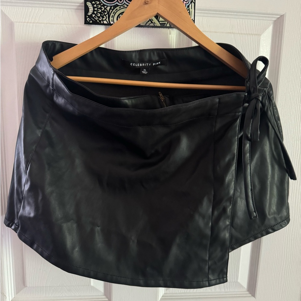 Faux leather women’s Skort
